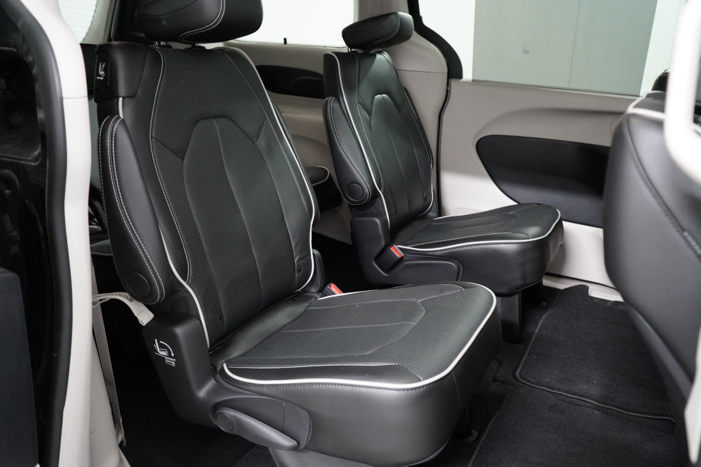 Certified 2024 Chrysler Pacifica Limited AWD/4WD image 22