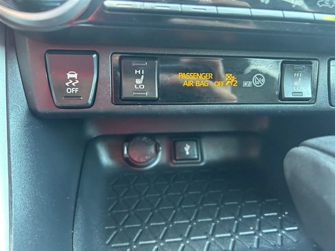 Used 2022 Toyota RAV4 XLE w/ Convenience Package AWD/4WD image 10