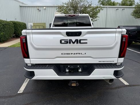 Used 2024 GMC Sierra 3500 Denali Ultimate AWD/4WD image 3