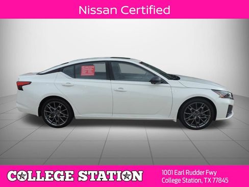 Certified 2023 Nissan Altima 2.0 SR FWD image 2