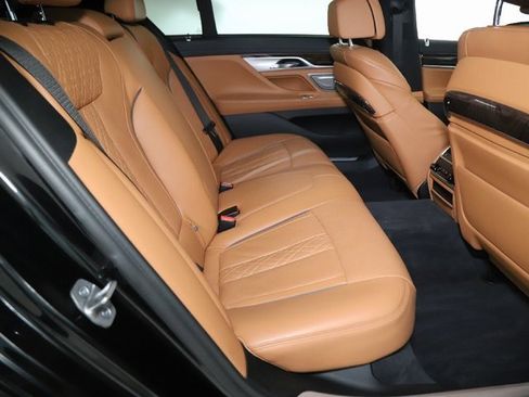 Certified 2022 BMW 750i xDrive 750i xDrive w/ Executive Package image 33