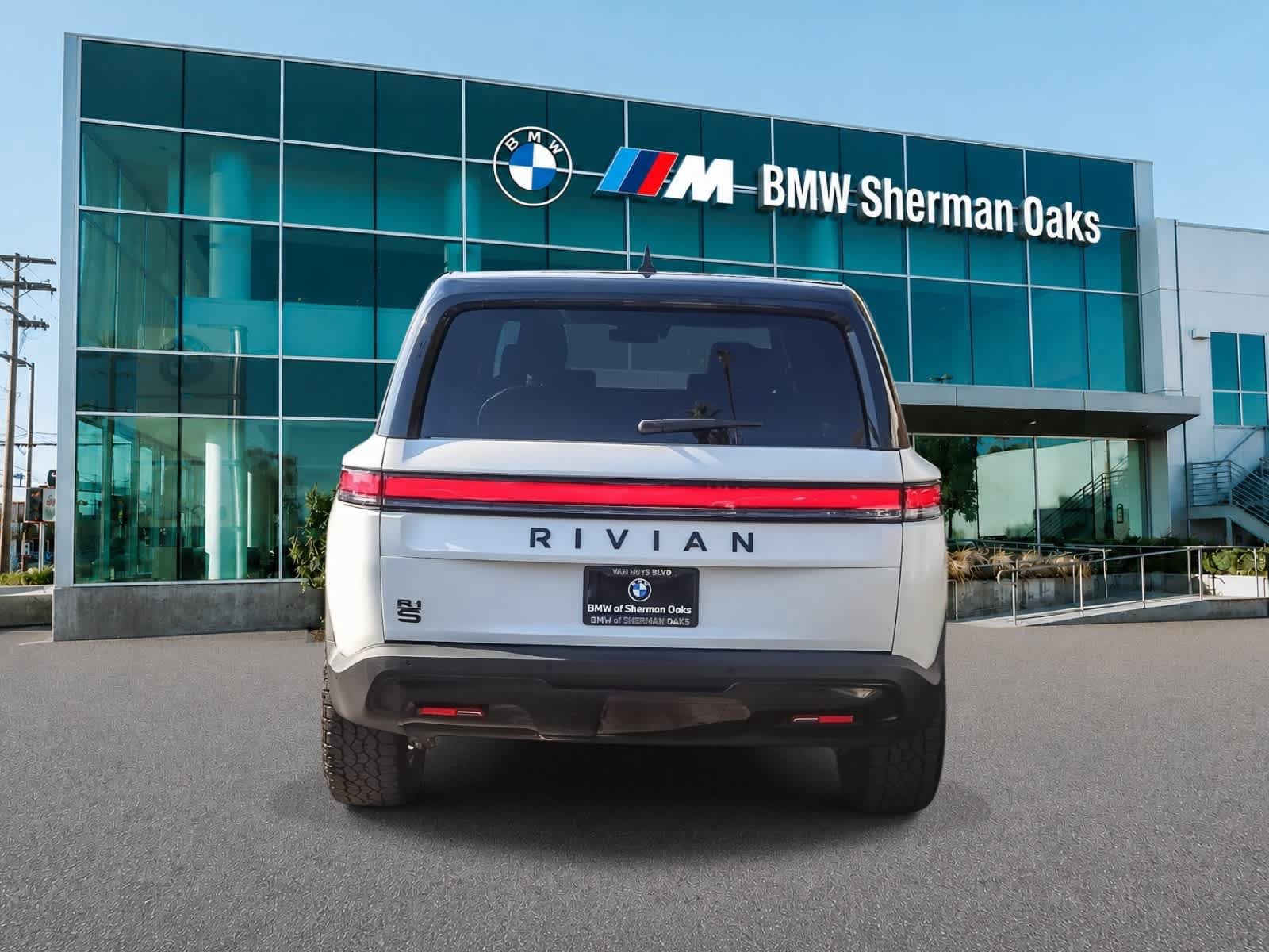 Used 2025 Rivian R1S Adventure Dual AWD/4WD image 5