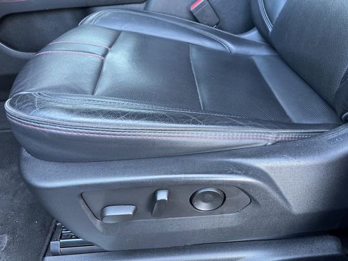 Used 2021 Chevrolet Suburban RST w/ Luxury Package image 27