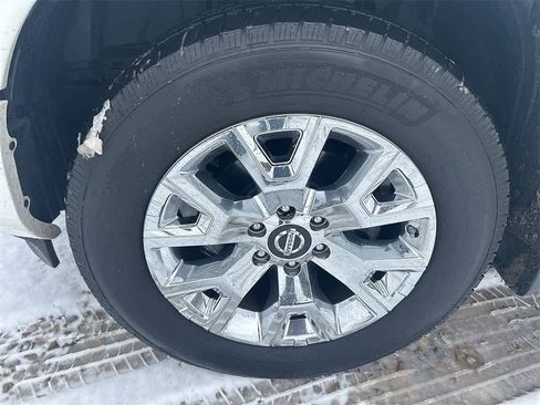 Used 2021 Nissan Titan SL w/ Moonroof Package image 8