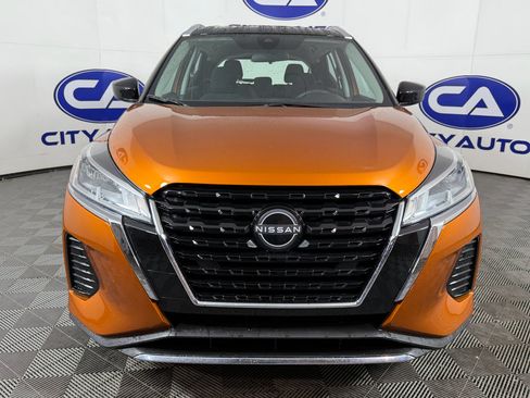 Used 2023 Nissan Kicks SV image 2