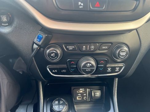 Used 2016 Jeep Cherokee Trailhawk w/ Comfort/Convenience Group image 26