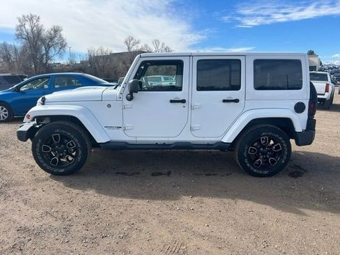 Used 2018 Jeep Wrangler Unlimited Sahara image 2
