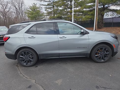 Used 2023 Chevrolet Equinox RS image 2
