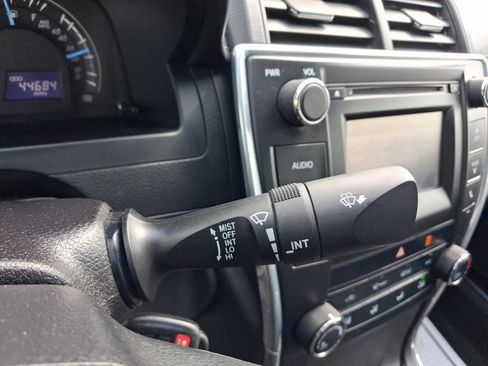 Used 2015 Toyota Camry LE image 32