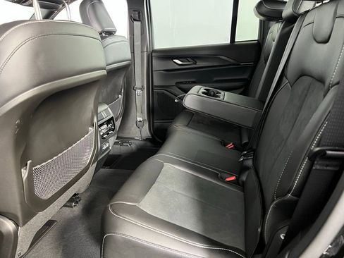 Used 2025 Jeep Grand Cherokee Altitude image 26