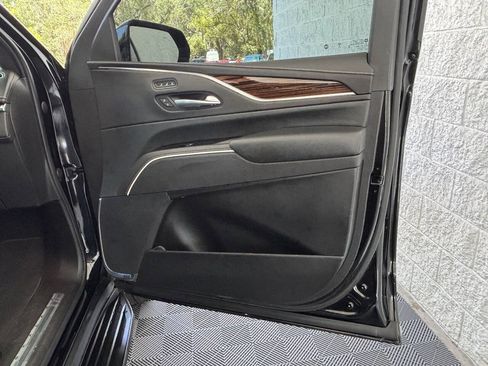 Used 2021 Cadillac Escalade ESV Premium Luxury RWD image 33