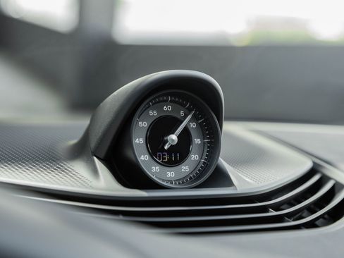 Used 2025 Porsche Taycan 4 image 26