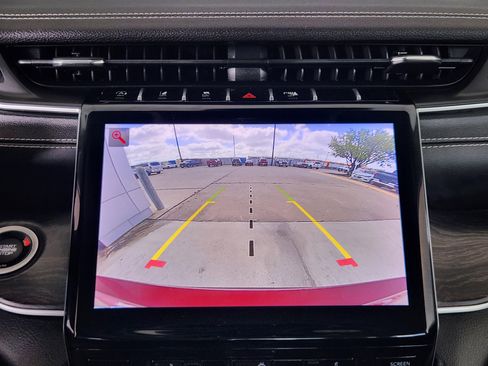 Used 2023 Jeep Grand Cherokee L Limited image 19