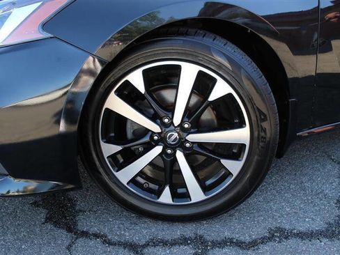 Used 2019 Nissan Altima 2.5 SR FWD image 9
