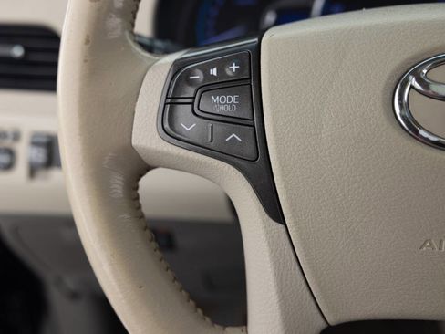 Used 2014 Toyota Sienna Limited w/ Limited Premium Package image 40