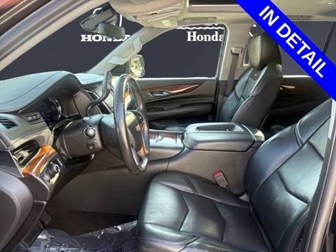 Used 2017 Cadillac Escalade ESV Luxury RWD image 9