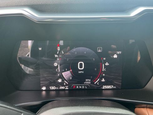 Used 2023 GMC Canyon AT4 w/ Canyon Safety Plus Package AWD/4WD image 10
