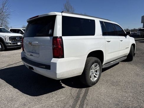 Used 2019 Chevrolet Suburban LT image 2