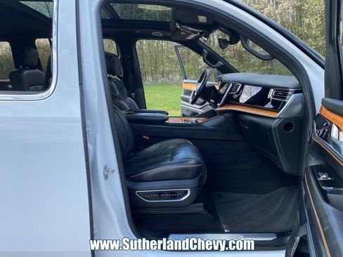 Used 2022 Jeep Grand Wagoneer Series III w/ Rear Seat Video Group 1 image 18