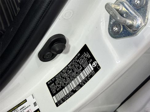 Used 2020 Toyota Corolla XSE FWD image 29