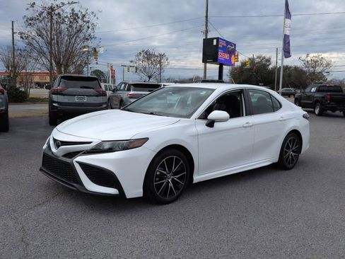 Used 2024 Toyota Camry SE w/ Convenience Package image 7