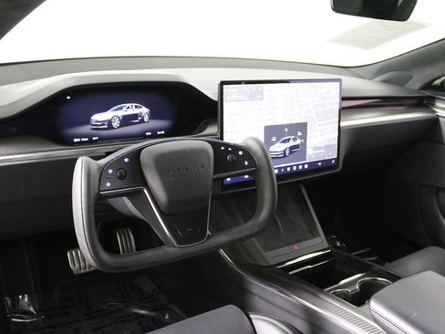 Used 2022 Tesla Model S Plaid image 7