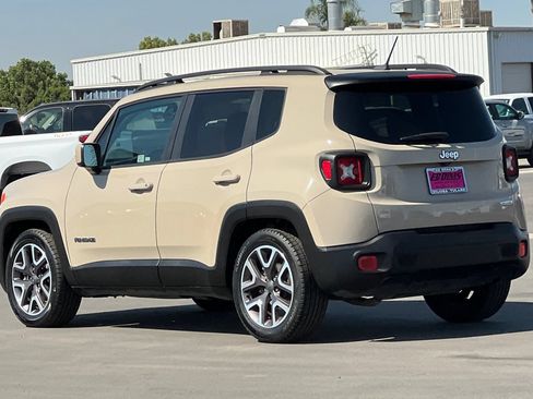 Used 2015 Jeep Renegade Latitude FWD image 7