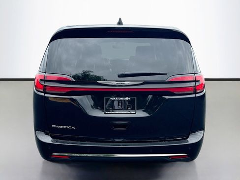 Used 2024 Chrysler Pacifica Touring-L FWD image 6