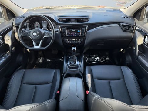 Used 2022 Nissan Rogue Sport SL FWD image 11