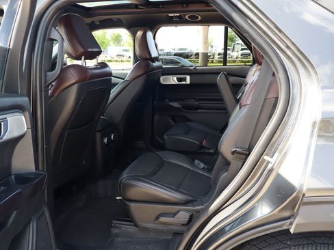 Used 2020 Ford Explorer Platinum w/ Premium Technology Package AWD/4WD image 27