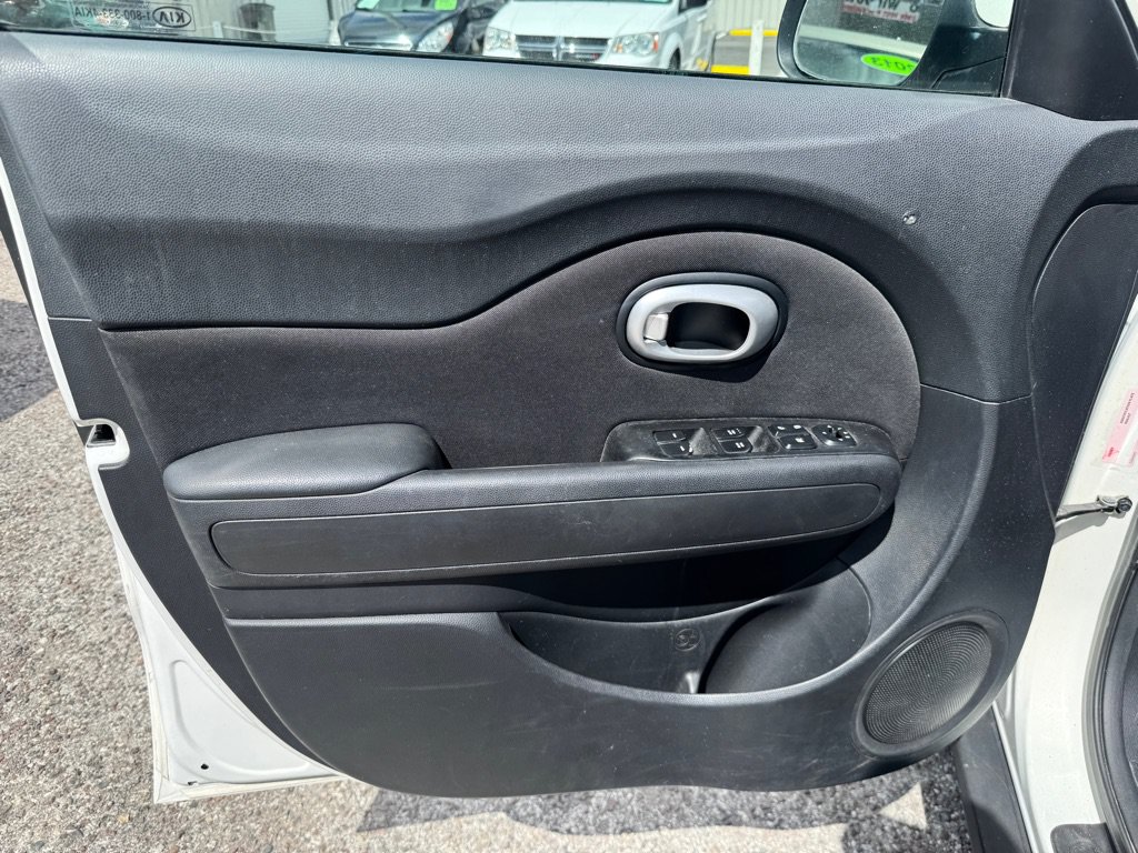 Used 2014 Kia Soul + FWD image 12