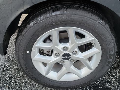 Used 2025 Kia Soul LX image 24