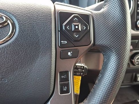 Certified 2020 Toyota Tacoma TRD Off-Road AWD/4WD image 21