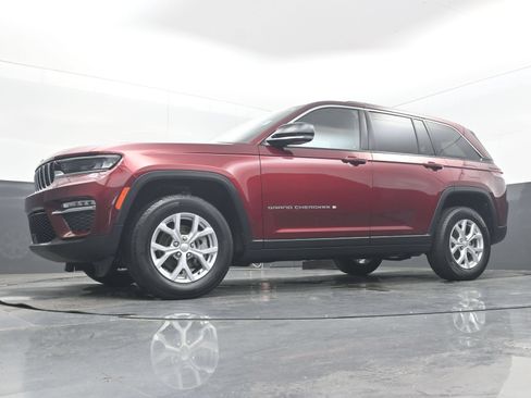 Used 2023 Jeep Grand Cherokee Limited AWD/4WD image 27