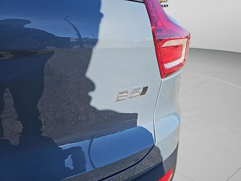 Used 2023 Volvo XC40 B5 Plus w/ Protection Package Premier image 16