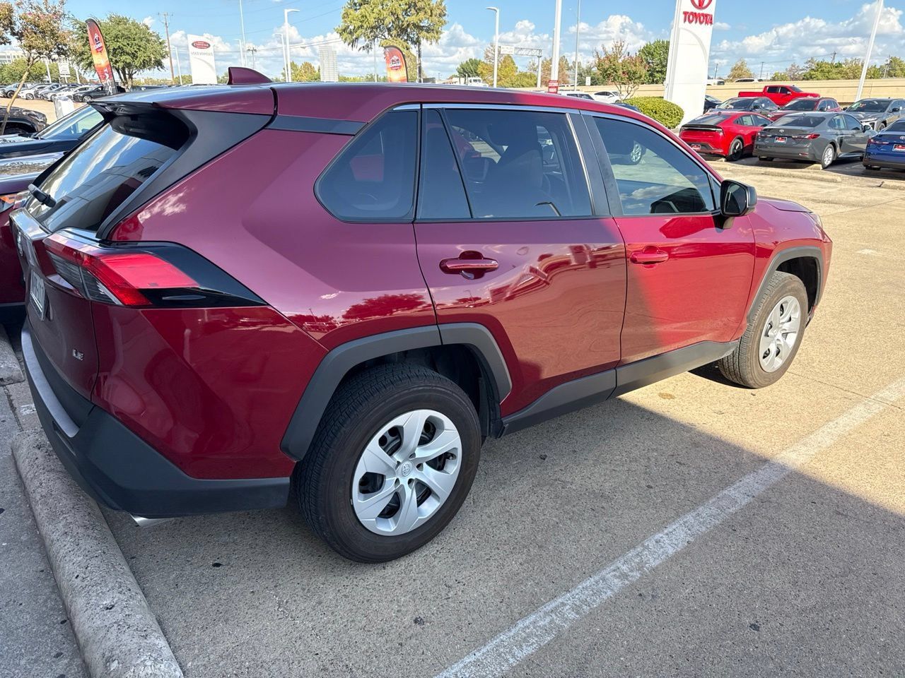 Used 2025 Toyota RAV4 LE FWD image 4