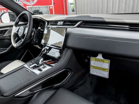 Used 2025 Jaguar F-PACE R-Dynamic S image 21