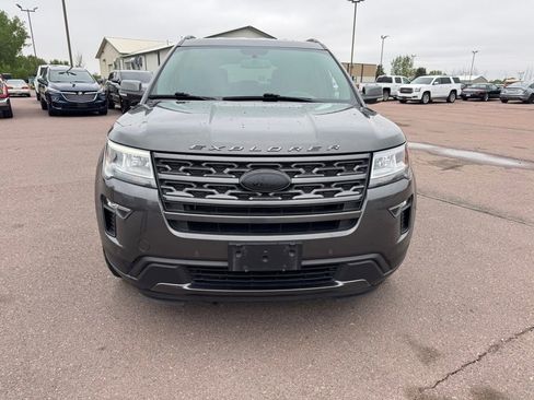 Used 2018 Ford Explorer XLT w/ Equipment Group 202A AWD/4WD image 12