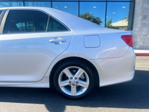 Used 2014 Toyota Camry SE FWD image 7