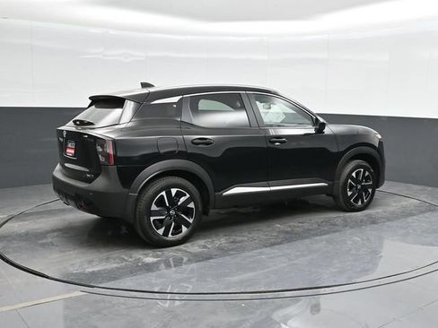 Used 2025 Nissan Kicks SV w/ SV Premium Package AWD/4WD image 3