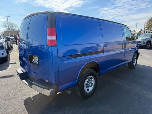Used 2018 Chevrolet Express 2500 w/ Driver Convenience Package image 5
