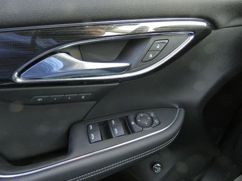 Used 2021 Buick Envision Essence image 20