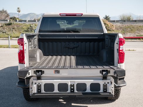 New 2026 Chevrolet Silverado 1500 Custom Trail Boss w/ LPO, Dark Essentials Package image 13