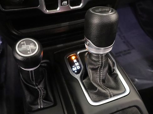 Used 2020 Jeep Wrangler Unlimited Sahara AWD/4WD image 9