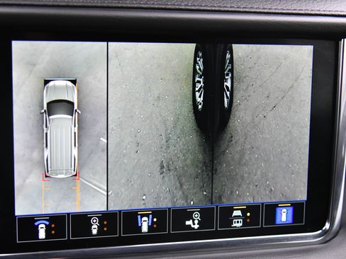 Used 2023 GMC Yukon XL Denali image 27