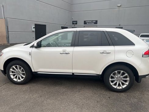 Used 2012 Lincoln MKX FWD image 6