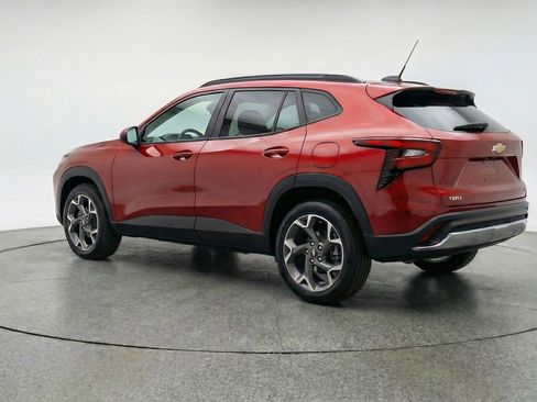 Used 2025 Chevrolet Trax LT w/ LT Convenience Package image 6