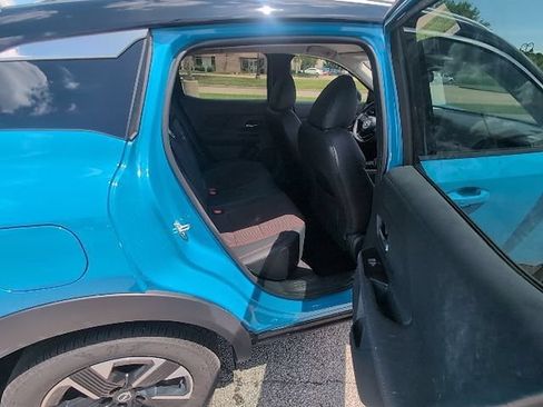 Used 2025 Nissan Kicks SR AWD/4WD image 4