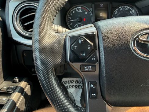 Used 2022 Toyota Tacoma TRD Sport AWD/4WD image 26