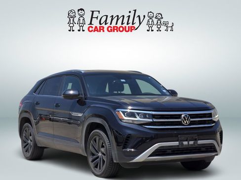Used 2023 Volkswagen Atlas Cross Sport SE w/ Black Wheel Package FWD image 2